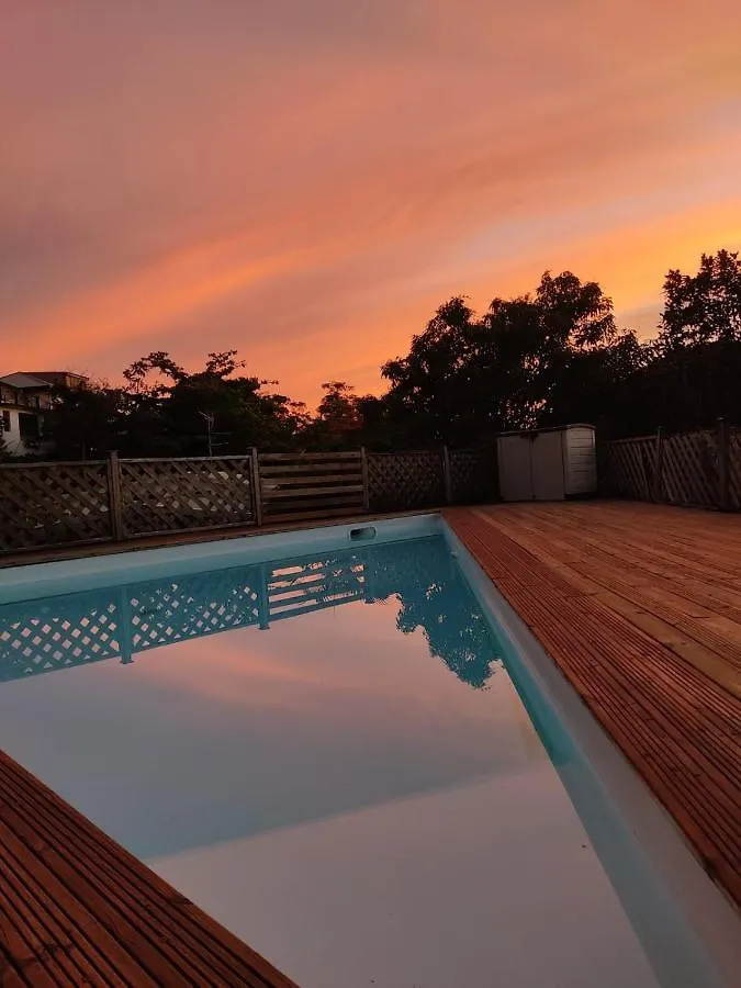 Logement Acces Piscine Basse-Terre Quarto em Acomodações Particulares